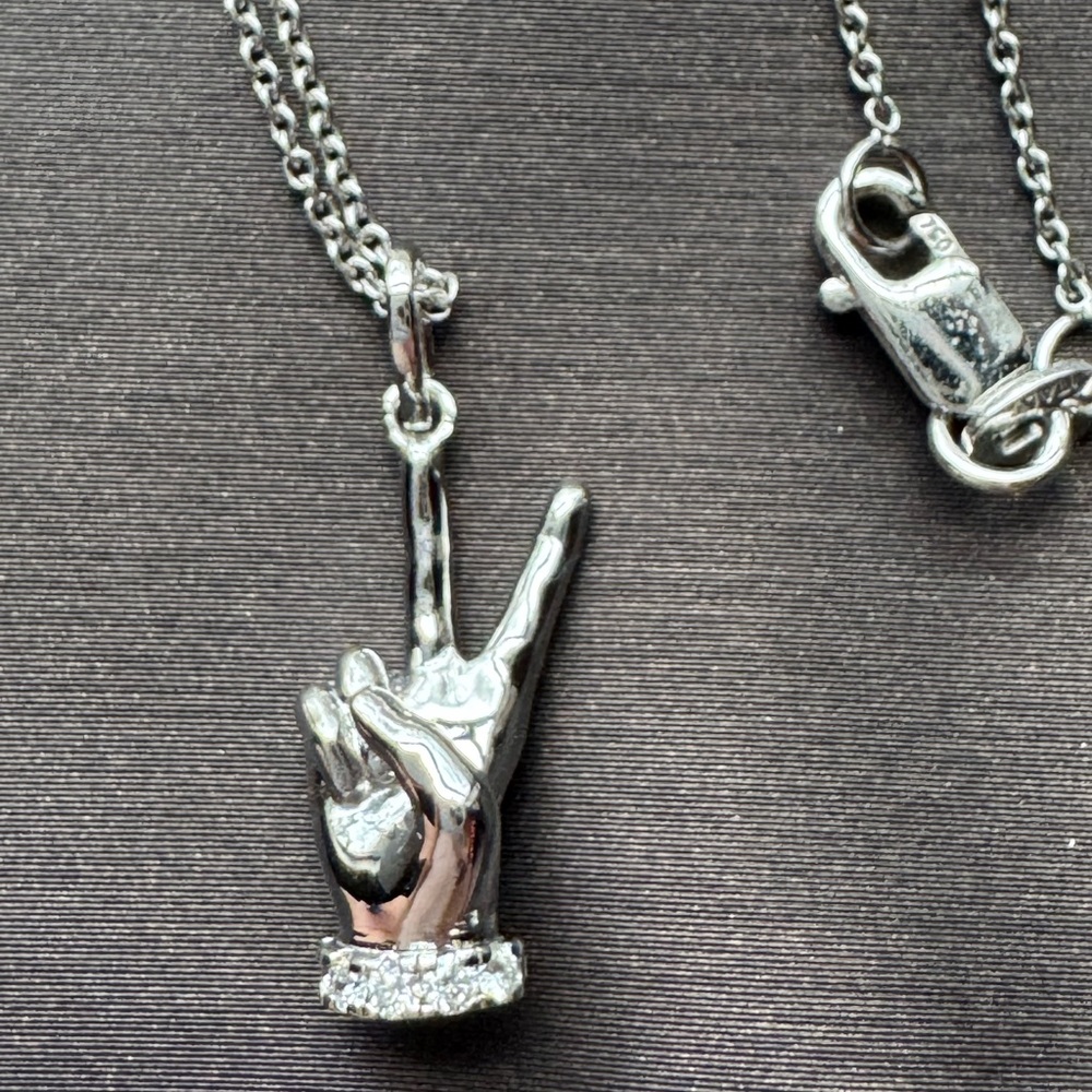 18k White Gold Roberto Coin Peace ✌🏻 Sign Necklace